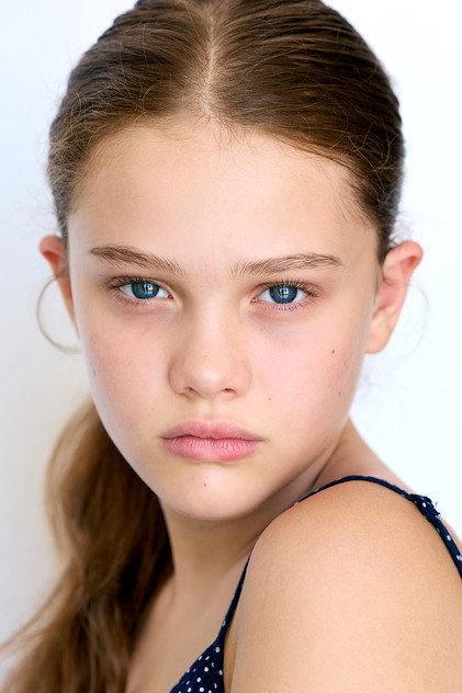 Aniela Zeig - Actor Profile Photo