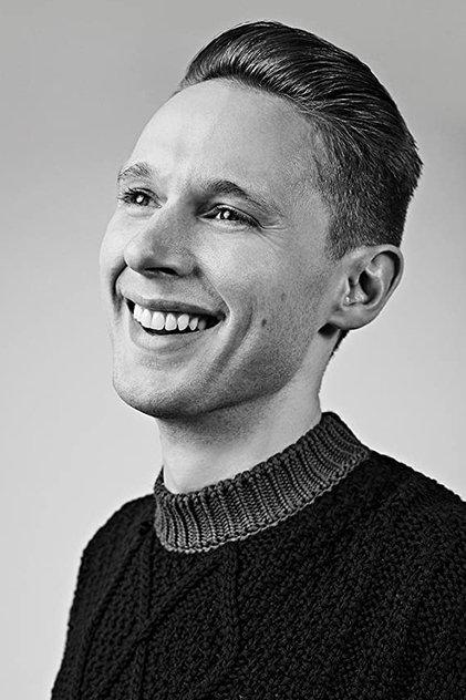 Samuel Barnett - Actor Profile Photo
