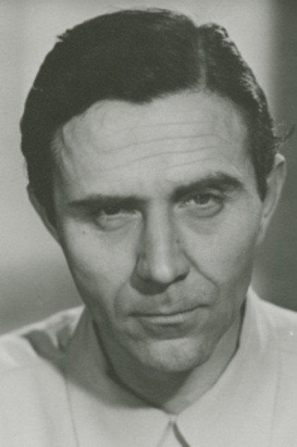 Erik Hell - Actor Profile Photo
