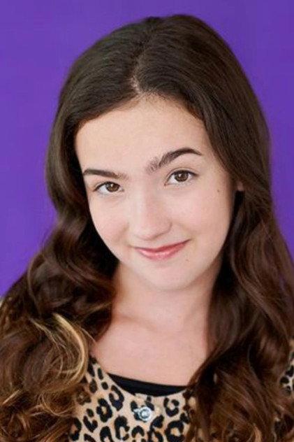 Cassie Glow - Actor Profile Photo
