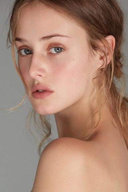 Anna van Patten - Actor Profile Photo