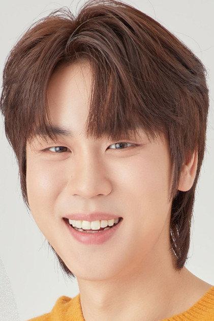 Warut Chawalitrujiwong - Actor Profile Photo