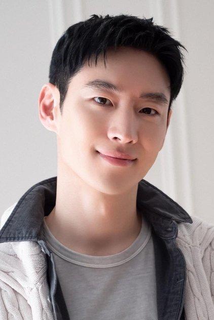 Lee Je-hoon - Actor Profile Photo