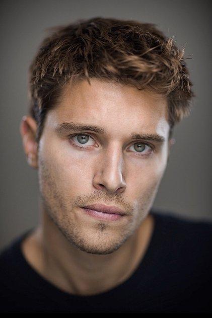 Ronen Rubinstein - Actor Profile Photo