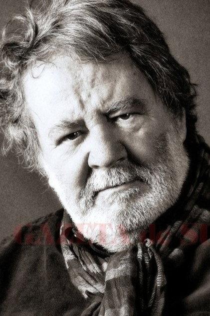 Valer Dellakeza - Actor Profile Photo