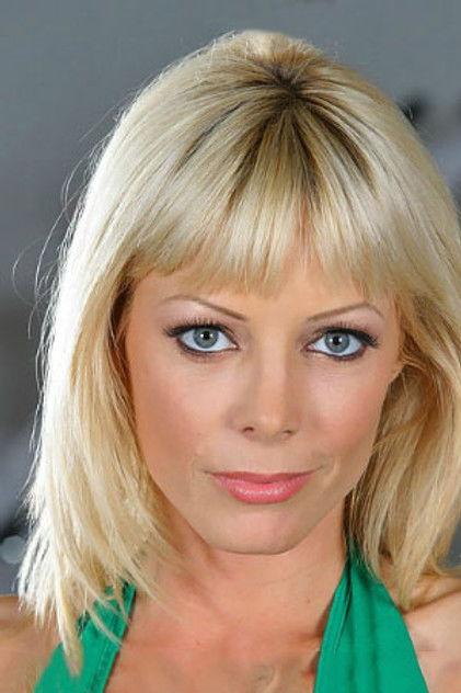 Holly Sampson - Actor Profile Photo