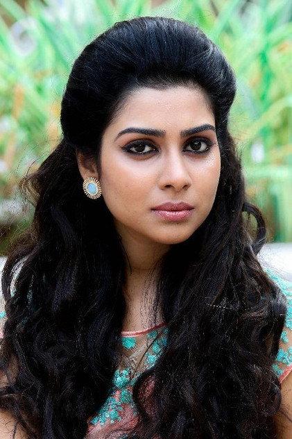 Satna Titus - Actor Profile Photo