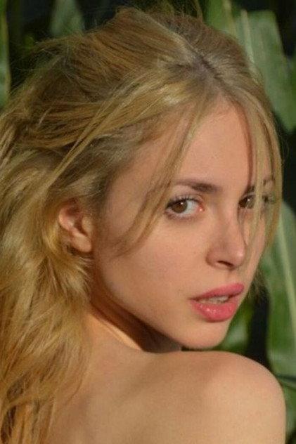Ava Azadeh - Actor Profile Photo