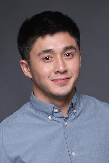 Arron Villaflor - Actor Profile Photo