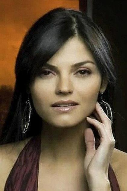 Claudia la Gatta - Actor Profile Photo