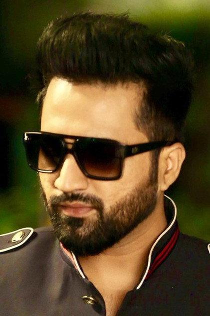 Falak Shabir - Actor Profile Photo