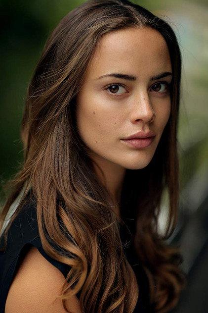 Sophie Robertson - Actor Profile Photo