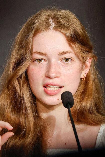 Ksenia Devriendt - Actor Profile Photo