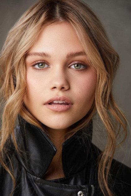 Erin Robinson - Actor Profile Photo