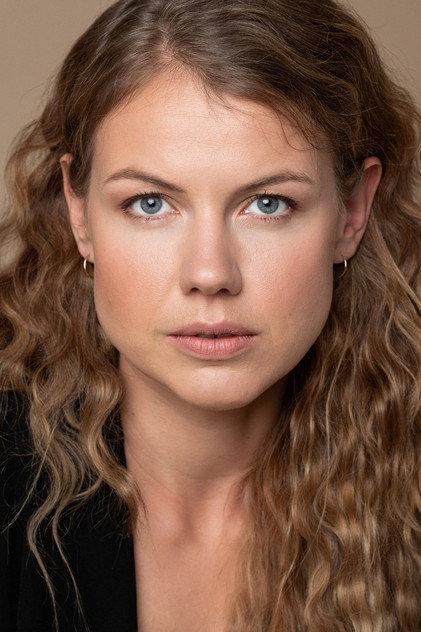 Laura Niils - Actor Profile Photo