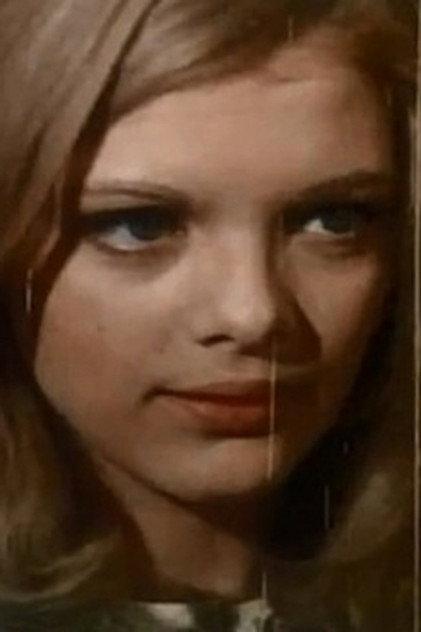Helli Louise - Actor Profile Photo