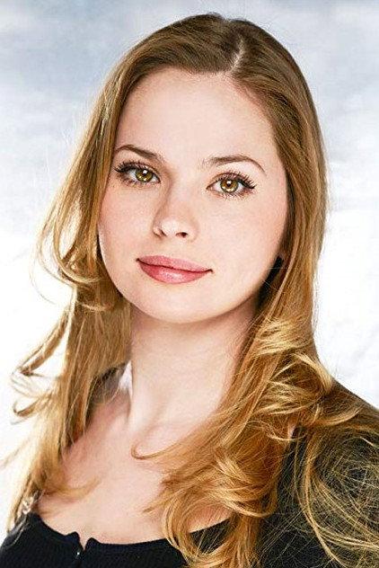 Annette Wozniak - Actor Profile Photo