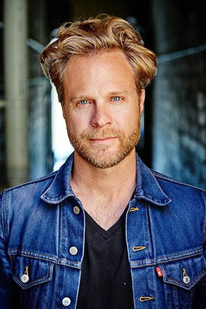 Julian Garner - Actor Profile Photo