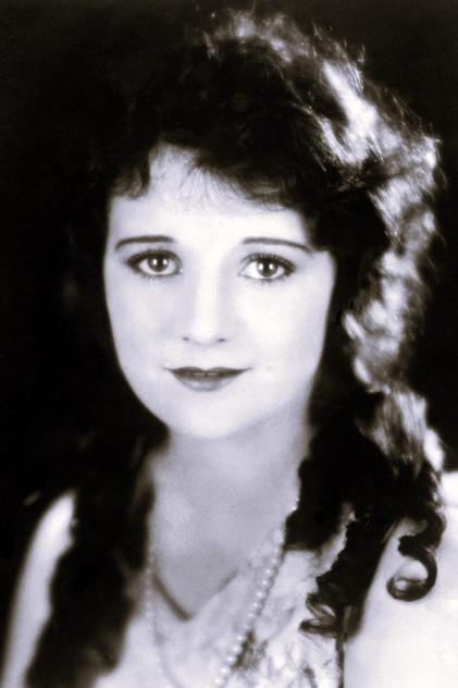 Alice Day - Actor Profile Photo