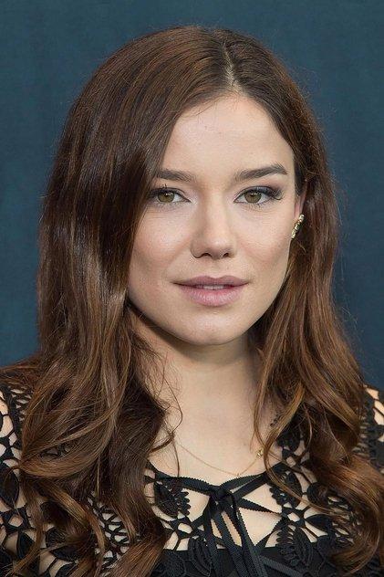 Hanna Mangan Lawrence - Actor Profile Photo
