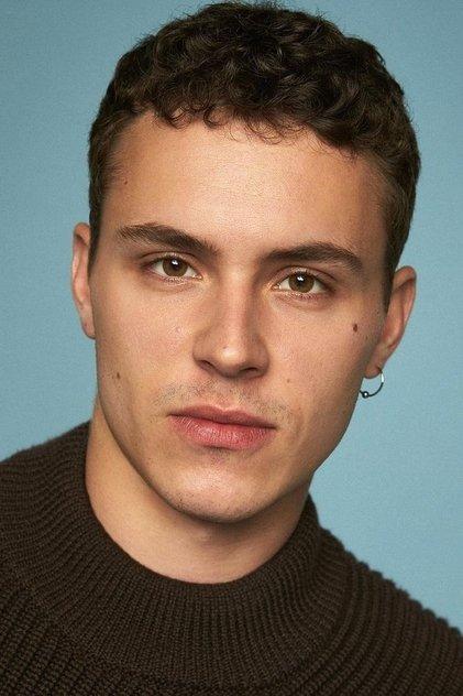 Arón Piper - Actor Profile Photo