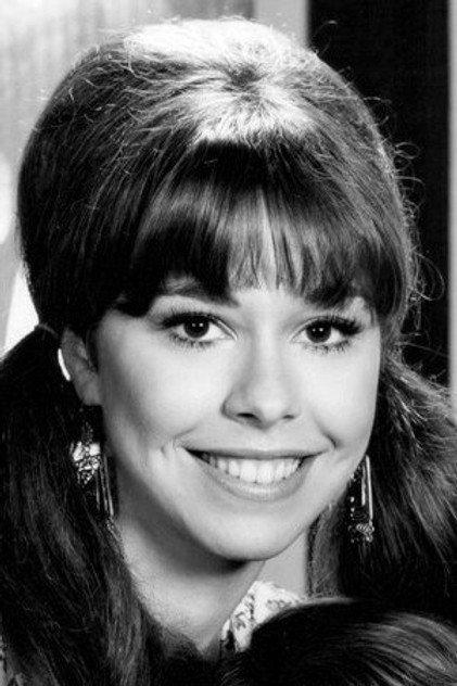 Elaine Giftos - Actor Profile Photo