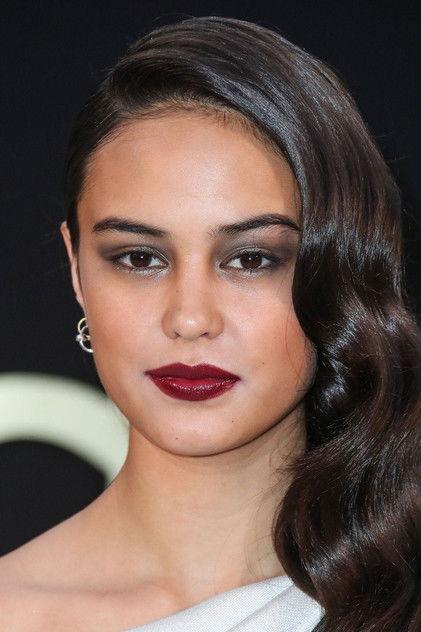 Courtney Eaton - Actor Profile Photo