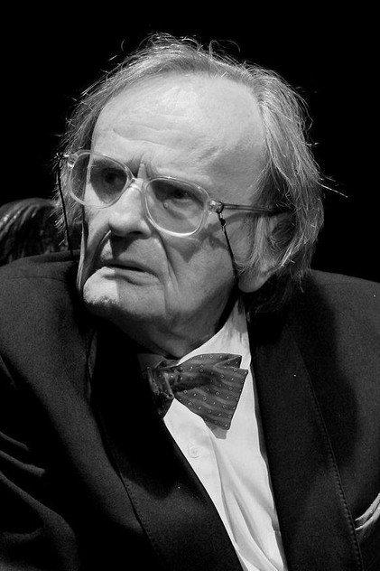 Stefan Burczyk - Actor Profile Photo