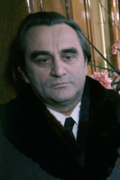 Adam Koman - Actor Profile Photo