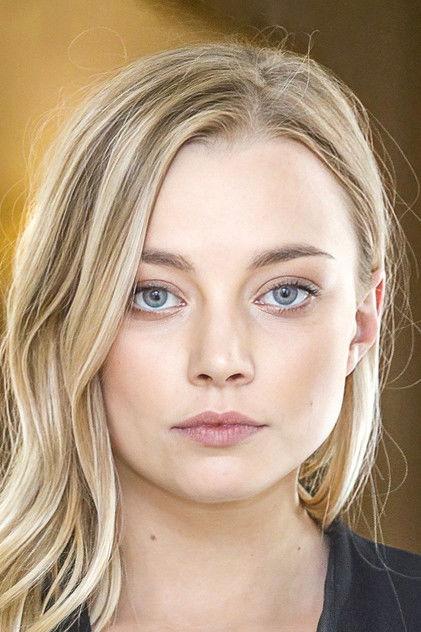 Kamila Urzędowska - Actor Profile Photo
