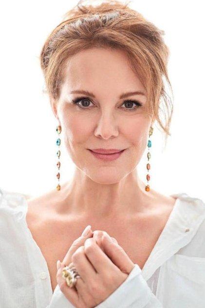 Elizabeth Perkins - Actor Profile Photo