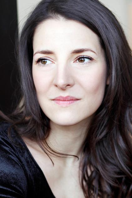 Ève Pressault - Actor Profile Photo