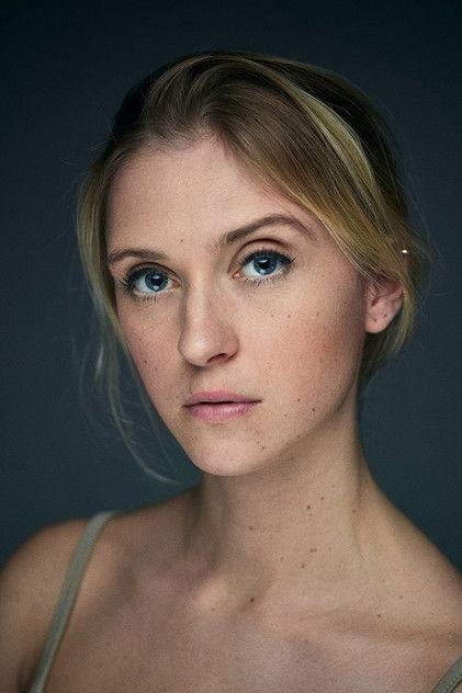 Julia Sporre - Actor Profile Photo