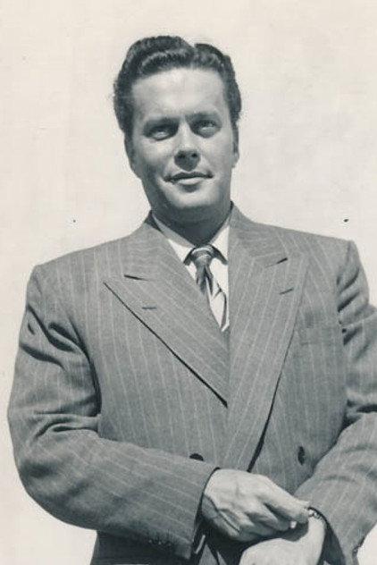 Erik Rolf - Actor Profile Photo
