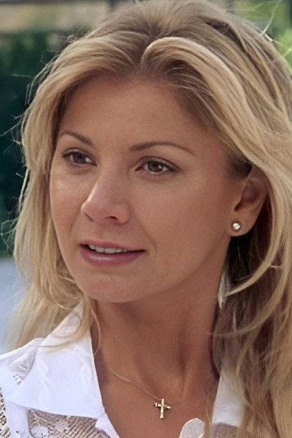 Anna de Cardi - Actor Profile Photo