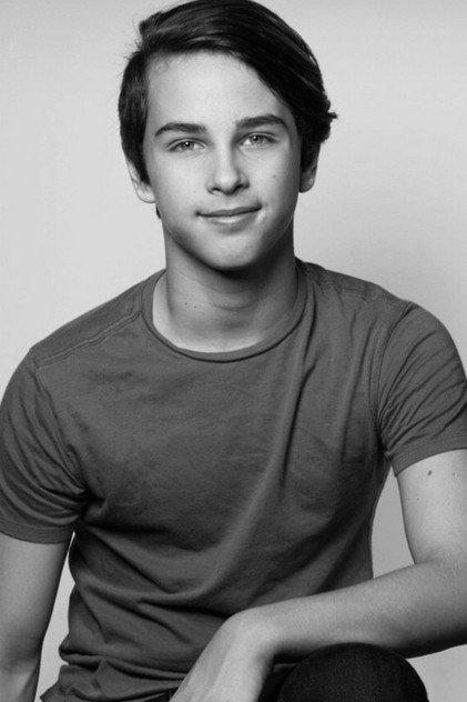 Kenta Asars - Actor Profile Photo