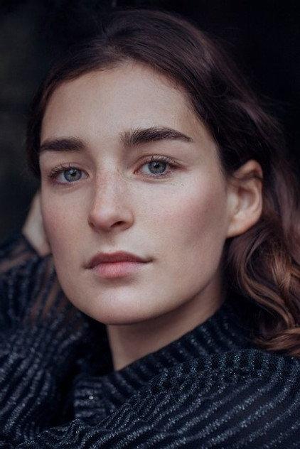 Hélène Kuhn - Actor Profile Photo