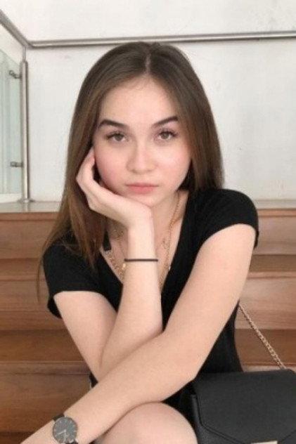 Elina Joerg - Actor Profile Photo
