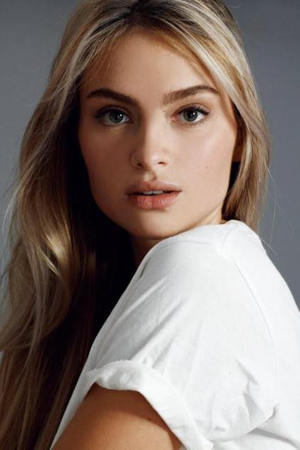 Aurélie Pons - Actor Profile Photo