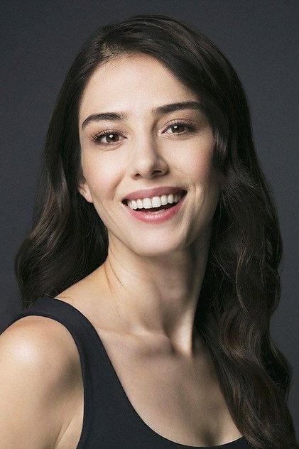 Özge Gürel - Actor Profile Photo
