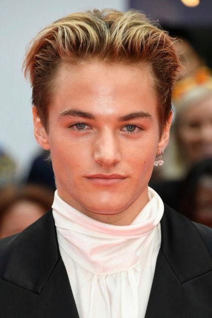 Mitchell Hoog - Actor Profile Photo