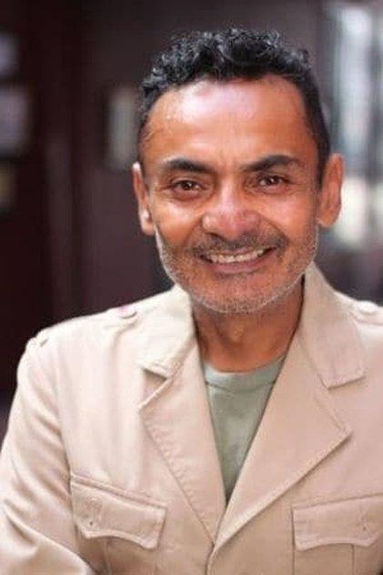 Carlos Linares - Actor Profile Photo