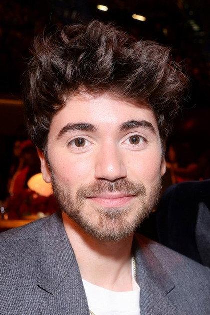 Noah Galvin - Actor Profile Photo