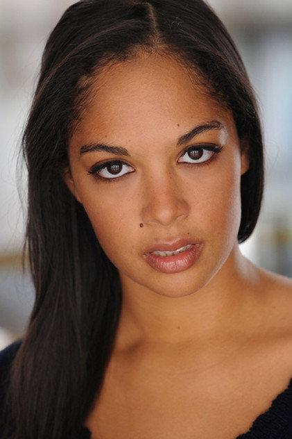 Daphne Di Cinto - Actor Profile Photo