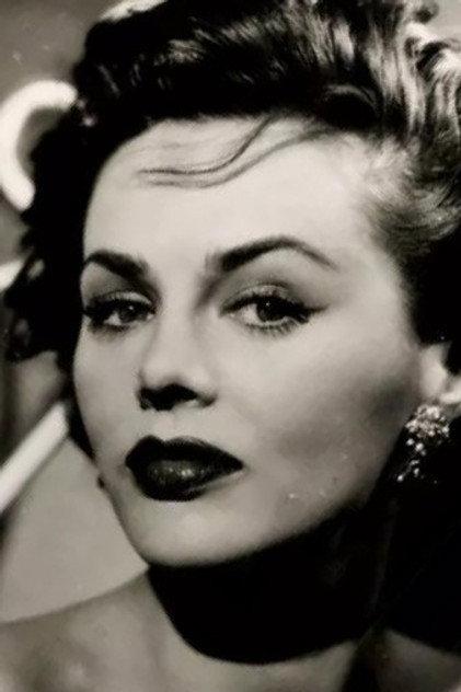 Vera Molnar - Actor Profile Photo
