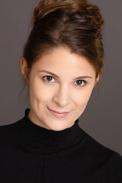 Manon Pages - Actor Profile Photo