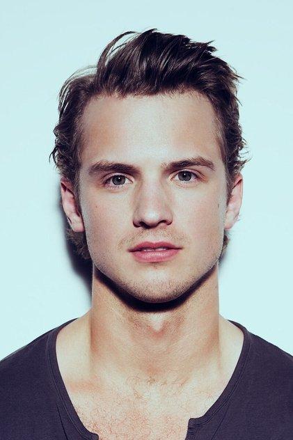Freddie Stroma - Actor Profile Photo