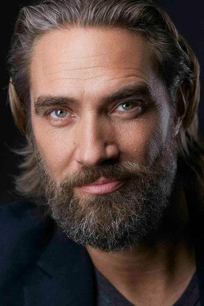 Lukas Hassel - Actor Profile Photo