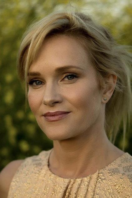 Nicholle Tom - Actor Profile Photo