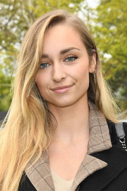 Emma Smet - Actor Profile Photo